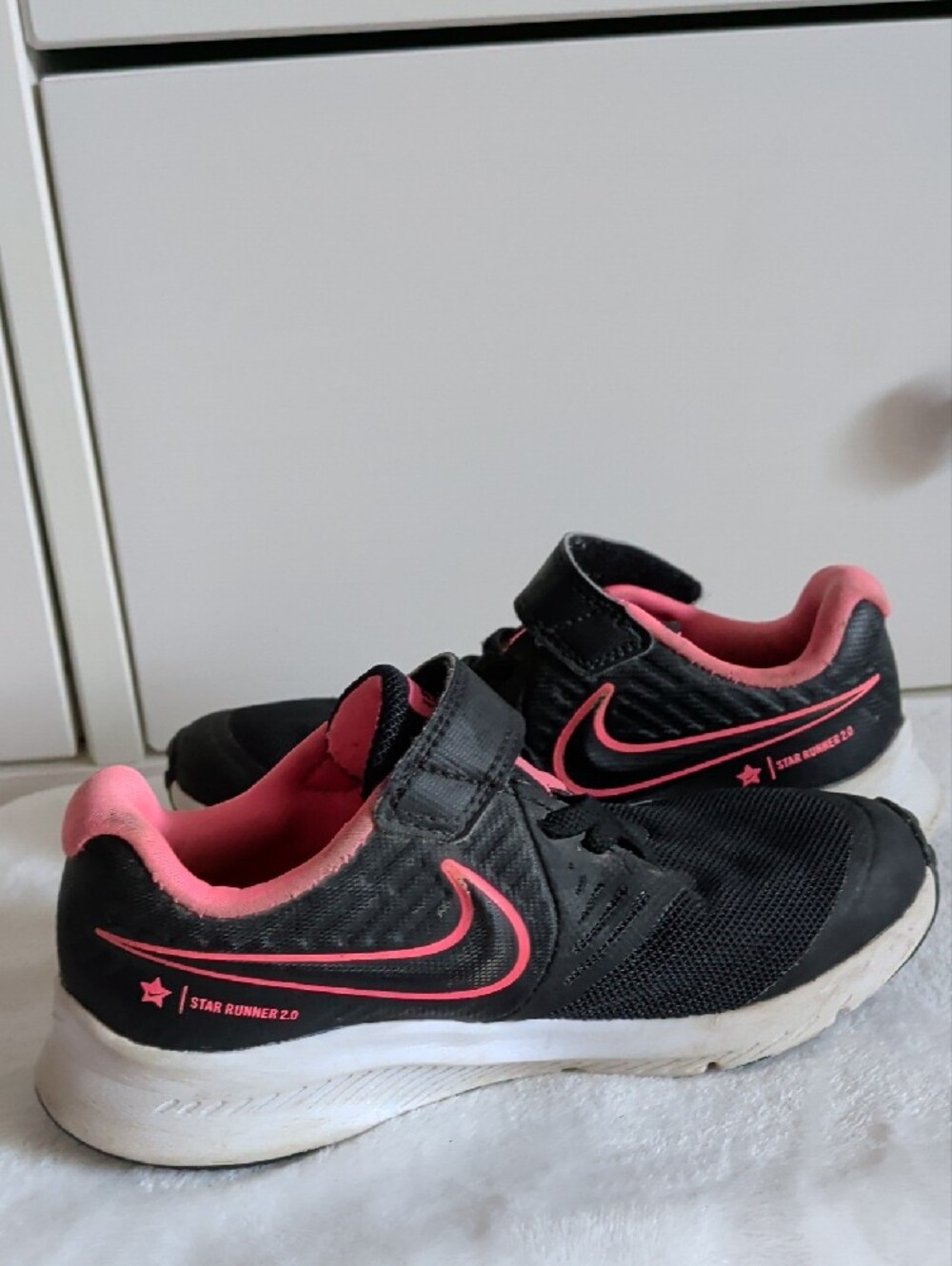 Nike Kids Black and Pink Hook-and-Loop Athletic Sneakers - Picture 13 of 16